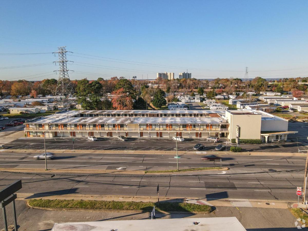 James River Inn & Suites Newport News Exterior photo